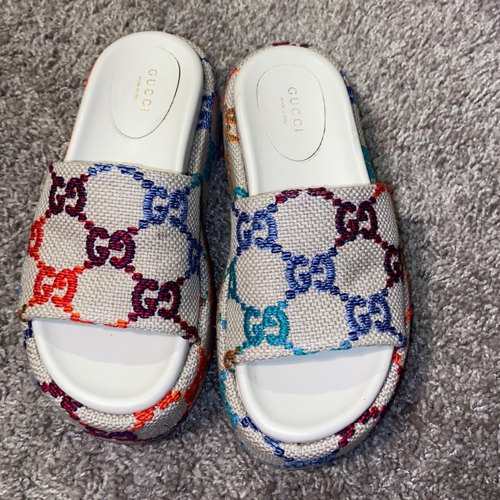 Gucci platform sandals comes with receipt and dust bags